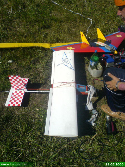 2006_0819_60v.jpg