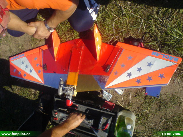 2006_0819_70v.jpg